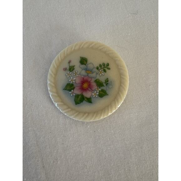 Avon Jewelry - Vintage AVON Porcelain Pin Cream Pink Blue Floral Round Medallion 1.5"